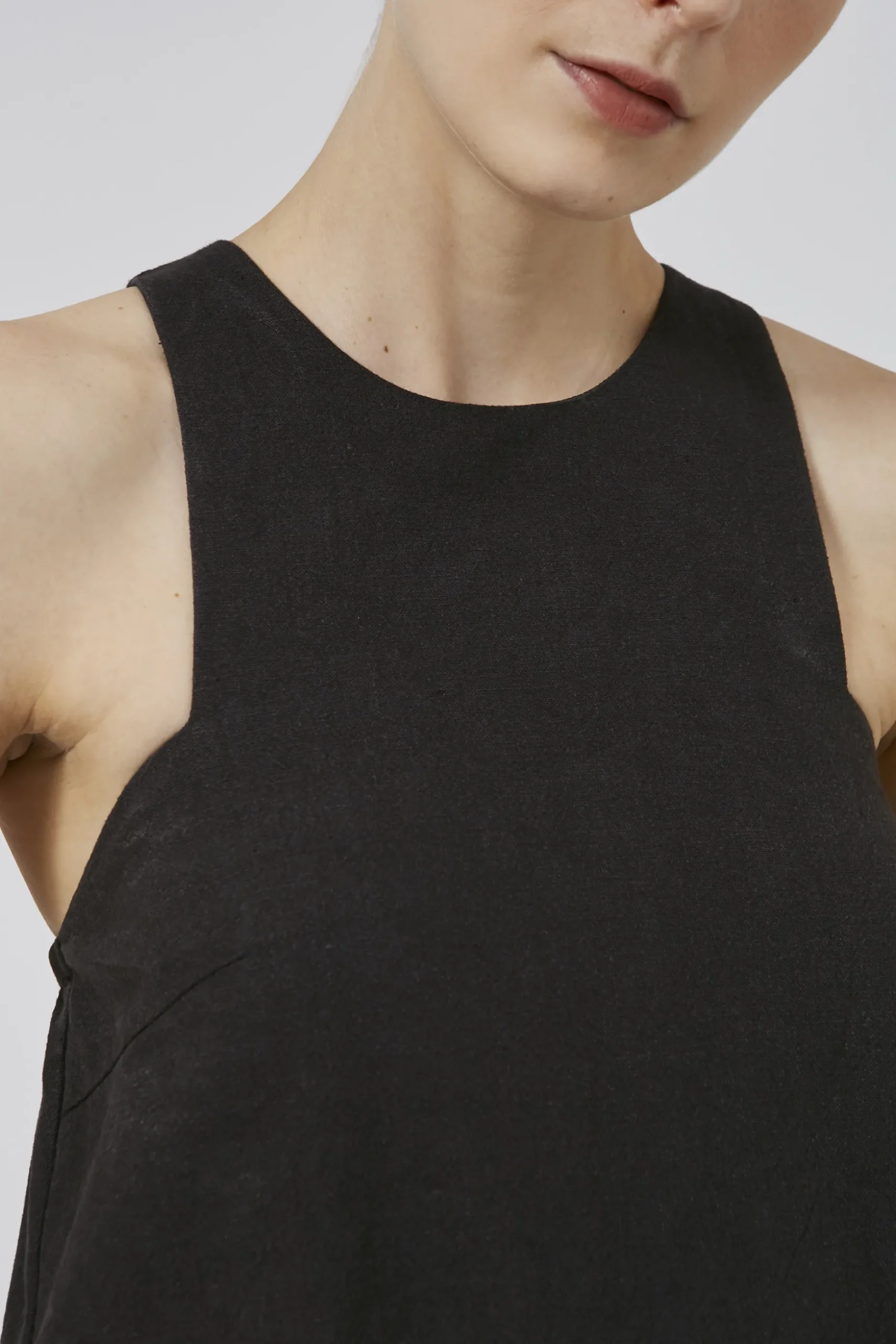 Linen Gathered-Back Shift Dress