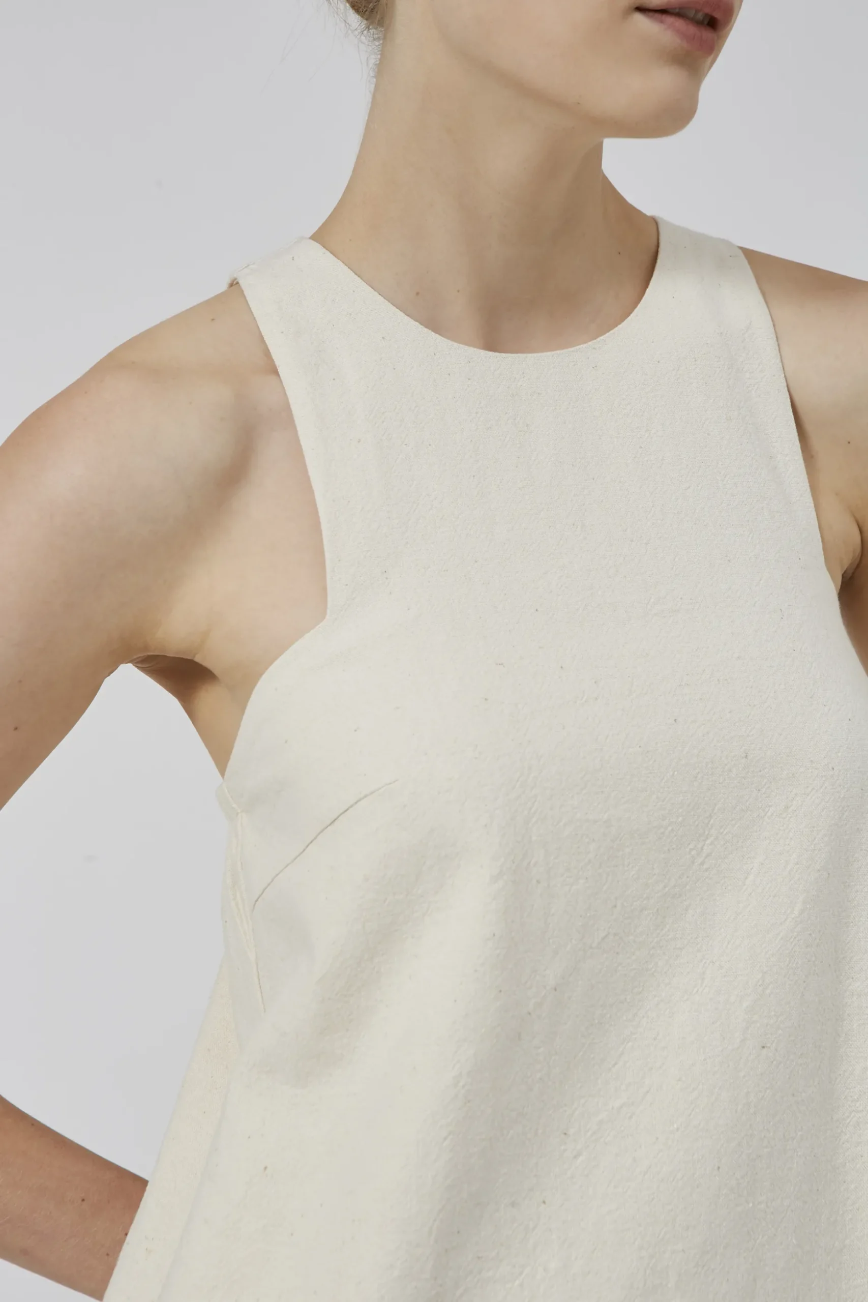 Linen Gathered-Back Shift Dress