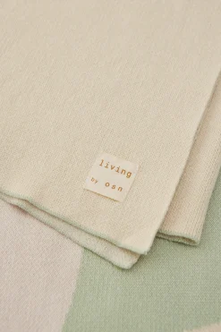 Pebble Knitted Throw Blanket