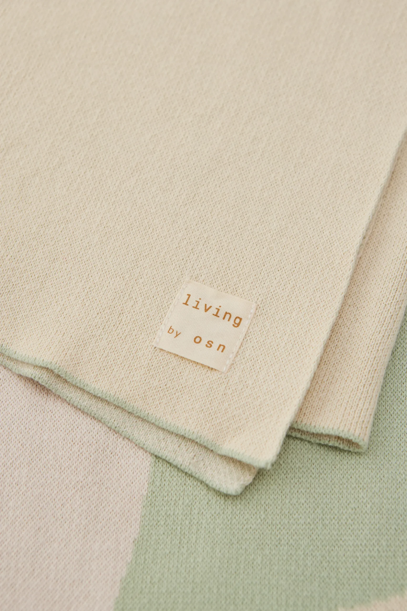 Pebble Knitted Throw Blanket