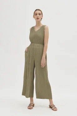 Relaxed Pleat Pants