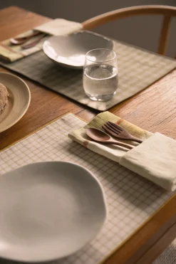 Soleil Embroidered Table Napkin Set