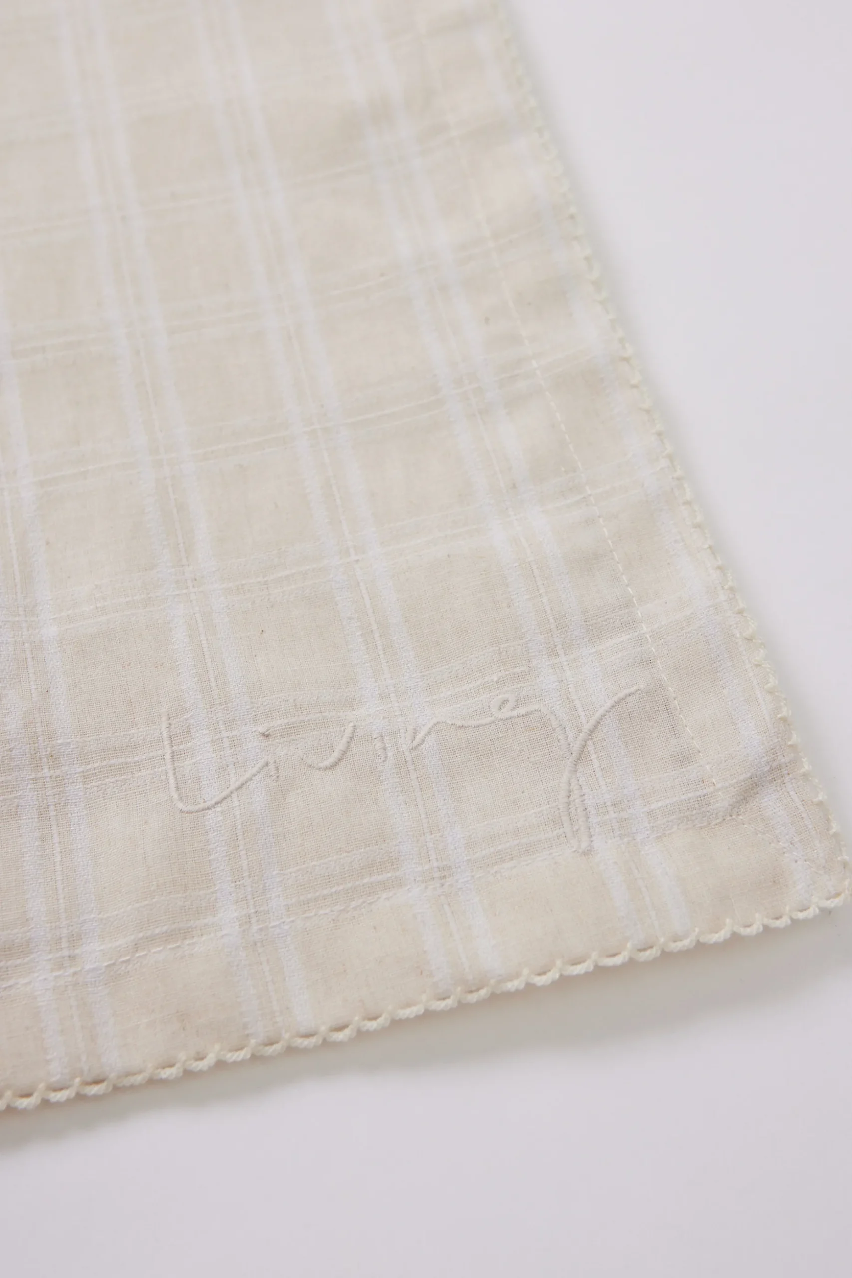 Textured Picot-Edged Tablecloth