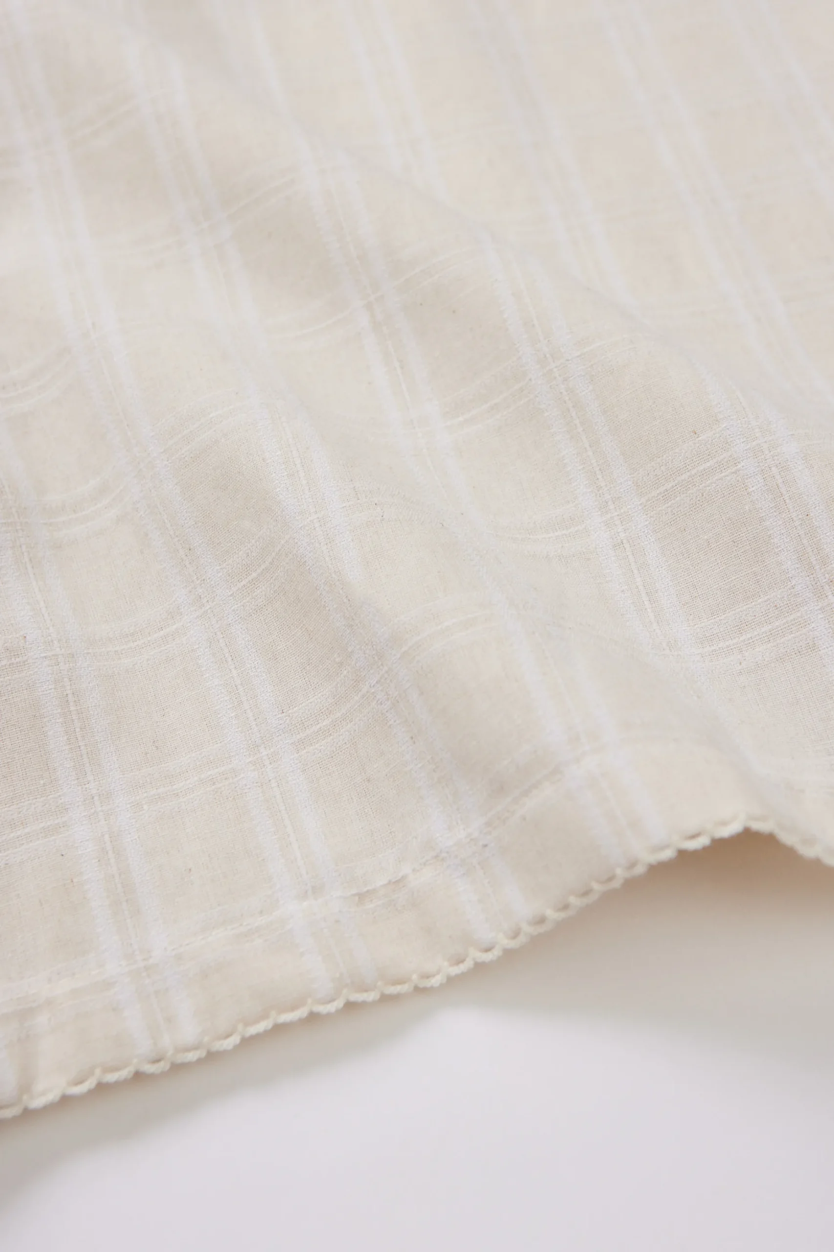 Textured Picot-Edged Tablecloth