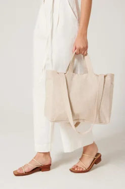Weekender Carryall in Medium